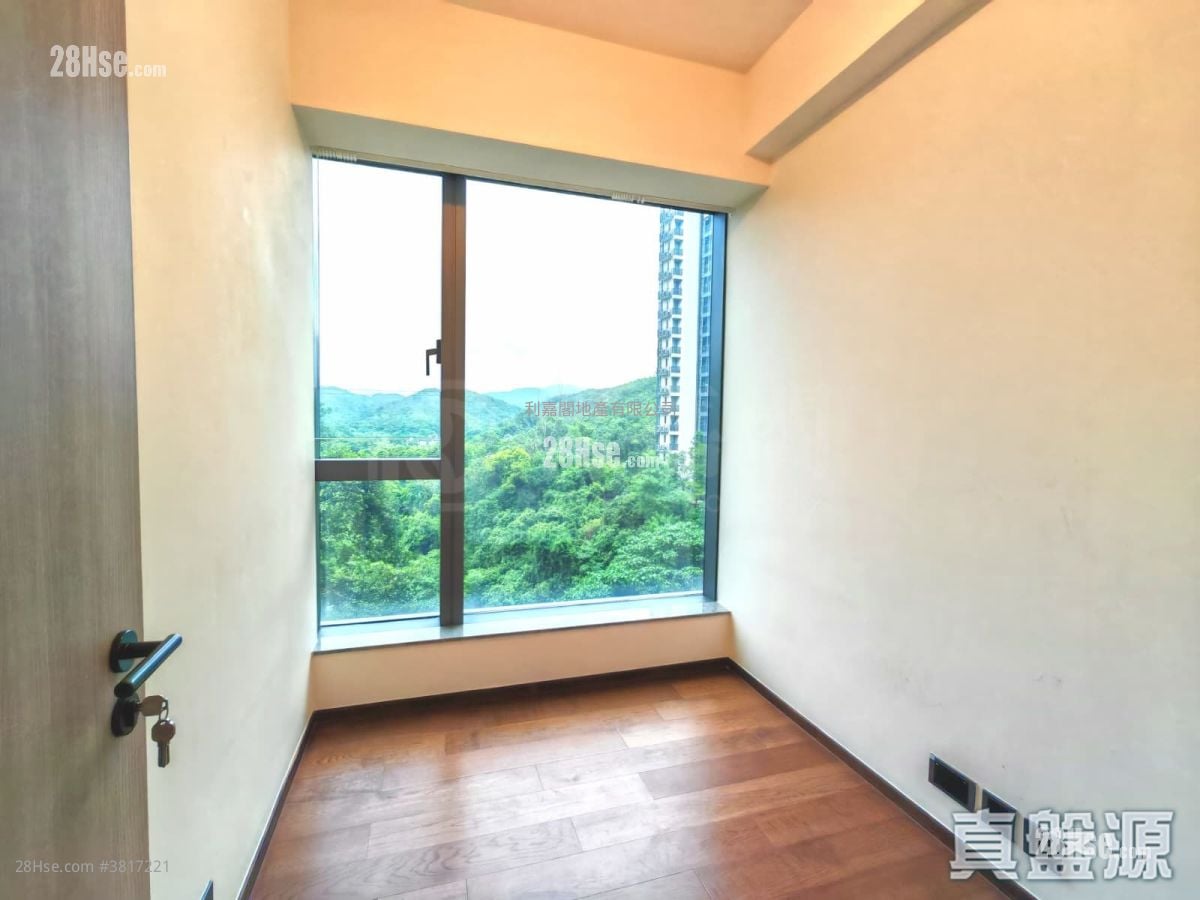 Le Pont Sell 3 Bedrooms , 2 Bathrooms 738 ft²