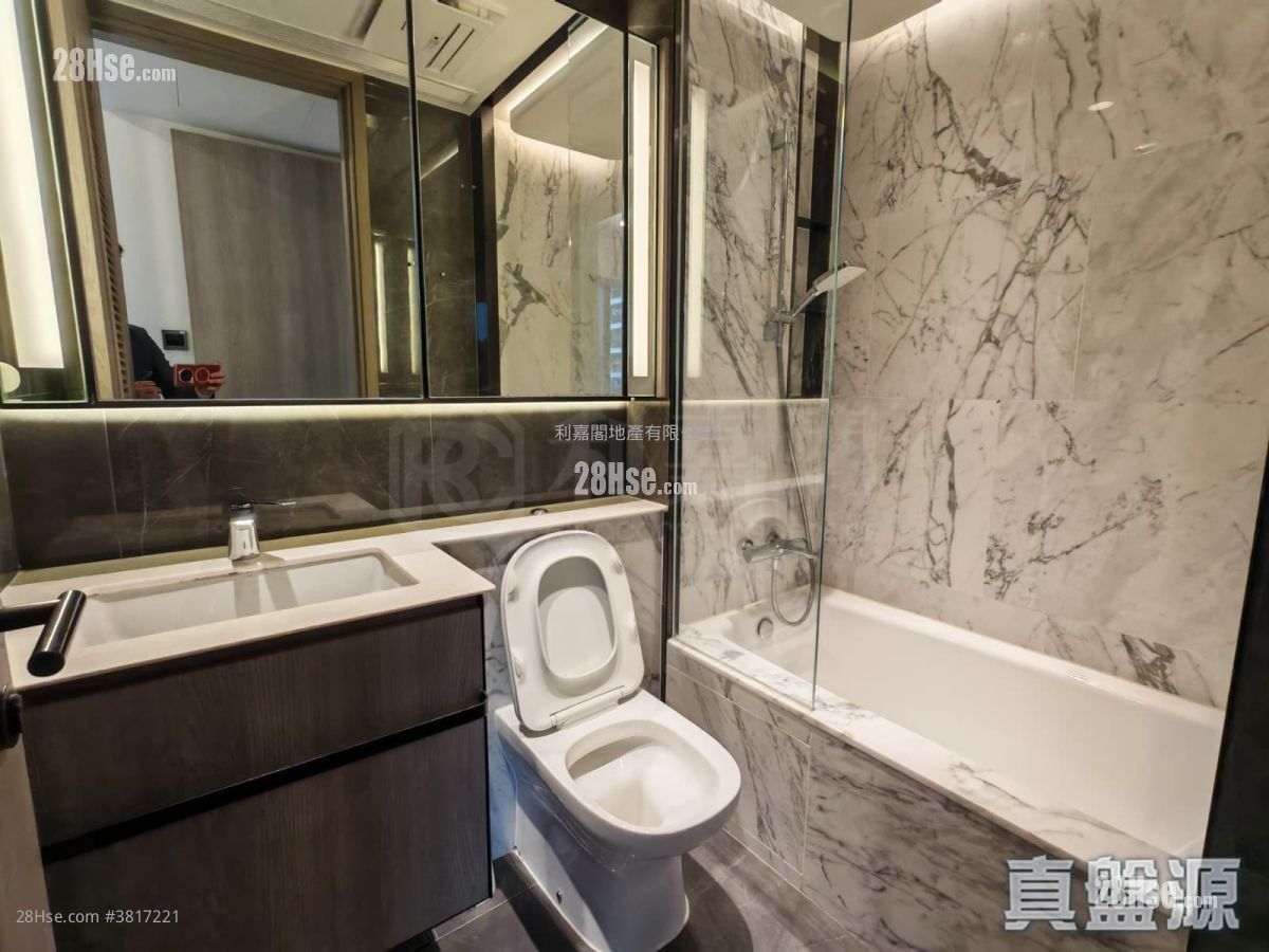 Le Pont Sell 3 Bedrooms , 2 Bathrooms 738 ft²