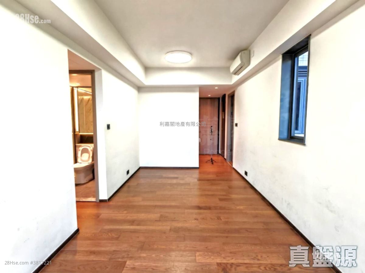 Le Pont Sell 3 Bedrooms , 2 Bathrooms 738 ft²