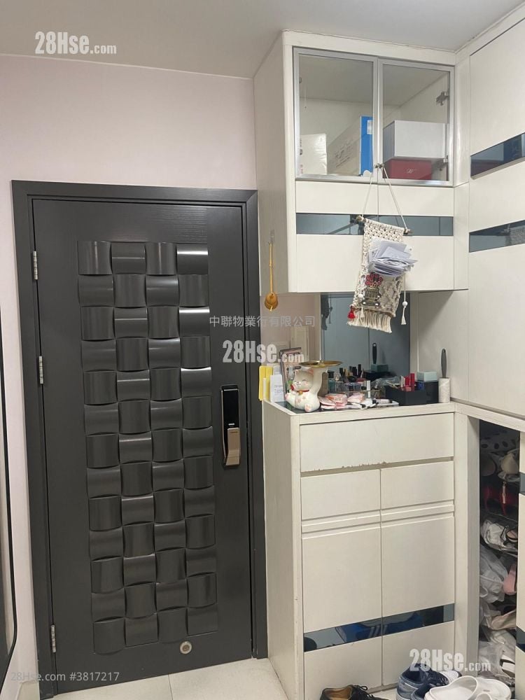 Holford Gardens Rental 2 Bedrooms , 1 Bathroom 454 ft²