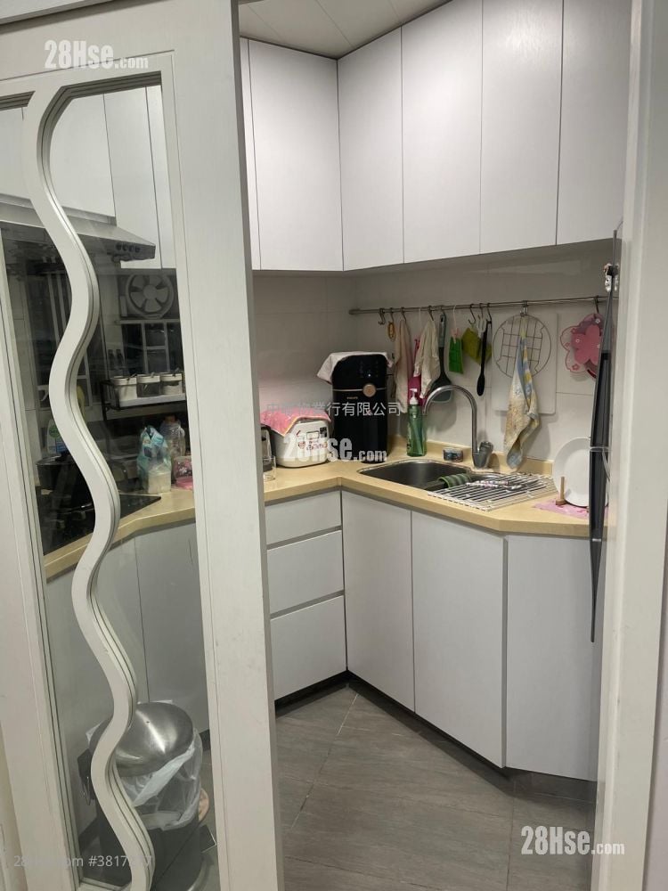 Holford Gardens Rental 2 Bedrooms , 1 Bathroom 454 ft²