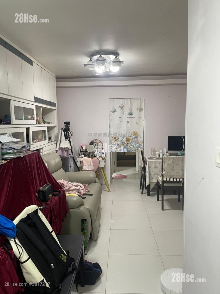 Holford Gardens Rental 2 Bedrooms , 1 Bathroom 454 ft²