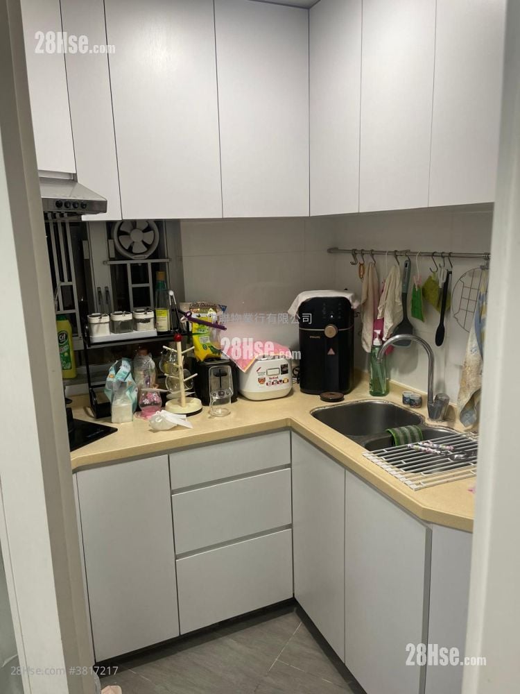 Holford Gardens Rental 2 Bedrooms , 1 Bathroom 454 ft²