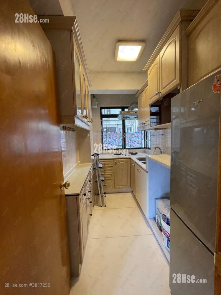 Shatin Plaza Sell 3 Bedrooms 722 ft²