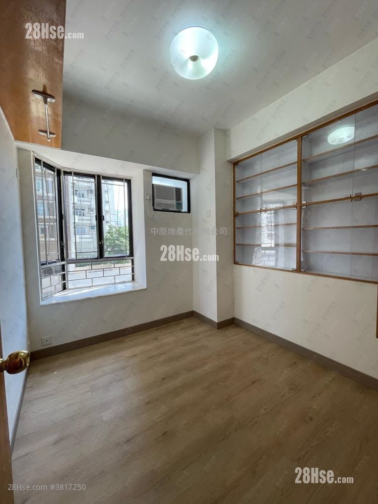 Shatin Plaza Sell 3 Bedrooms 722 ft²