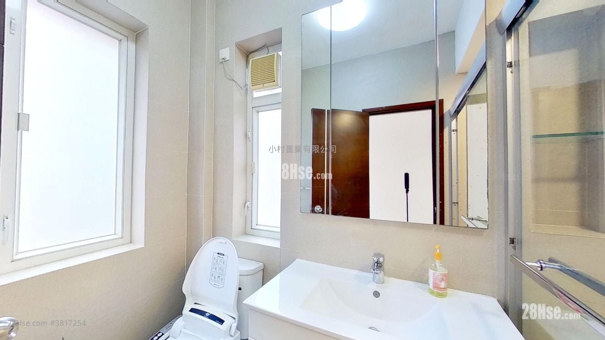 bathroom: Malahon Apartments Rental 1 Bedroom , 1 Bathroom 400 ft²