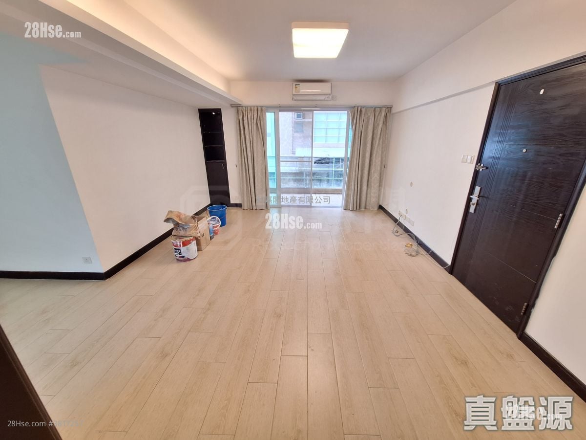 Latin Court Rental 3 Bedrooms , 2 Bathrooms 954 ft²