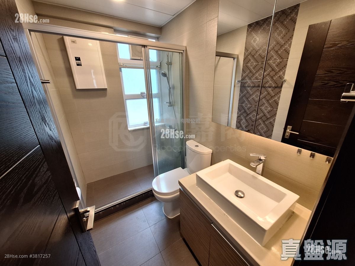 Latin Court Rental 3 Bedrooms , 2 Bathrooms 954 ft²