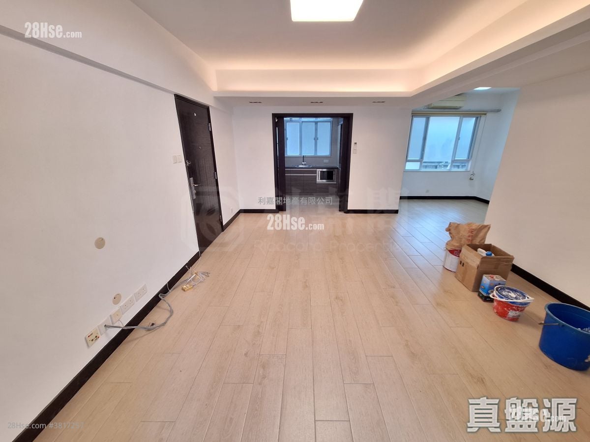 Latin Court Rental 3 Bedrooms , 2 Bathrooms 954 ft²