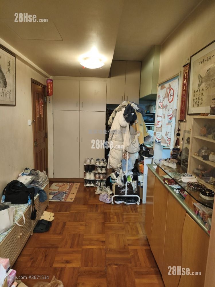 Tung Fat Building Sell 2 Bedrooms , 1 Bathroom 606 ft²