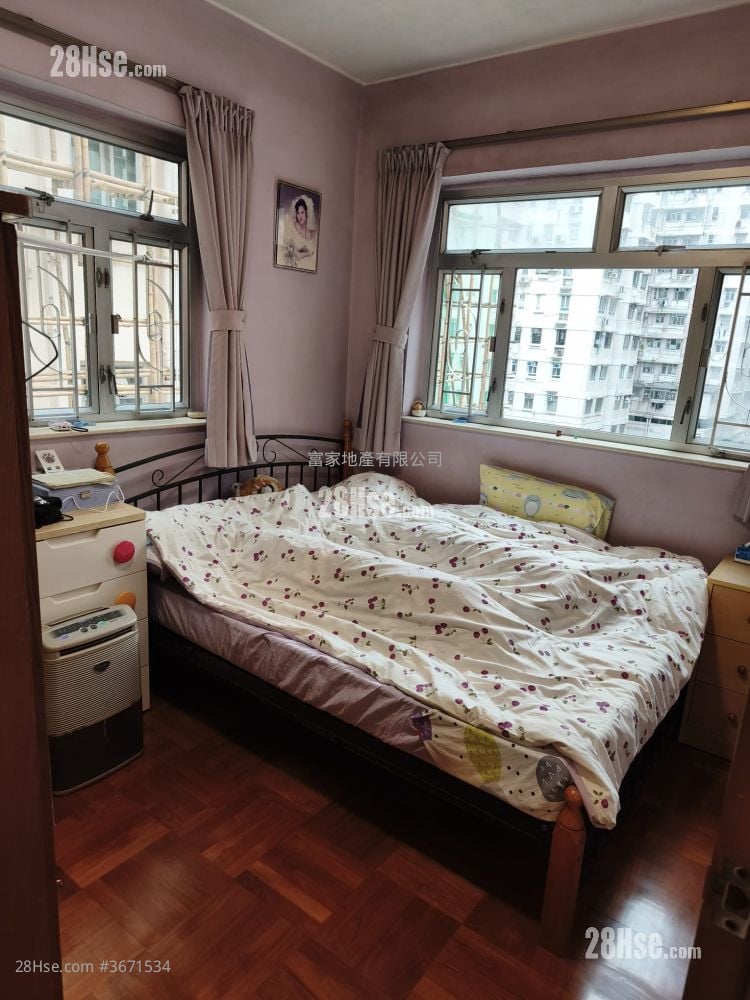 Tung Fat Building Sell 2 Bedrooms , 1 Bathroom 606 ft²