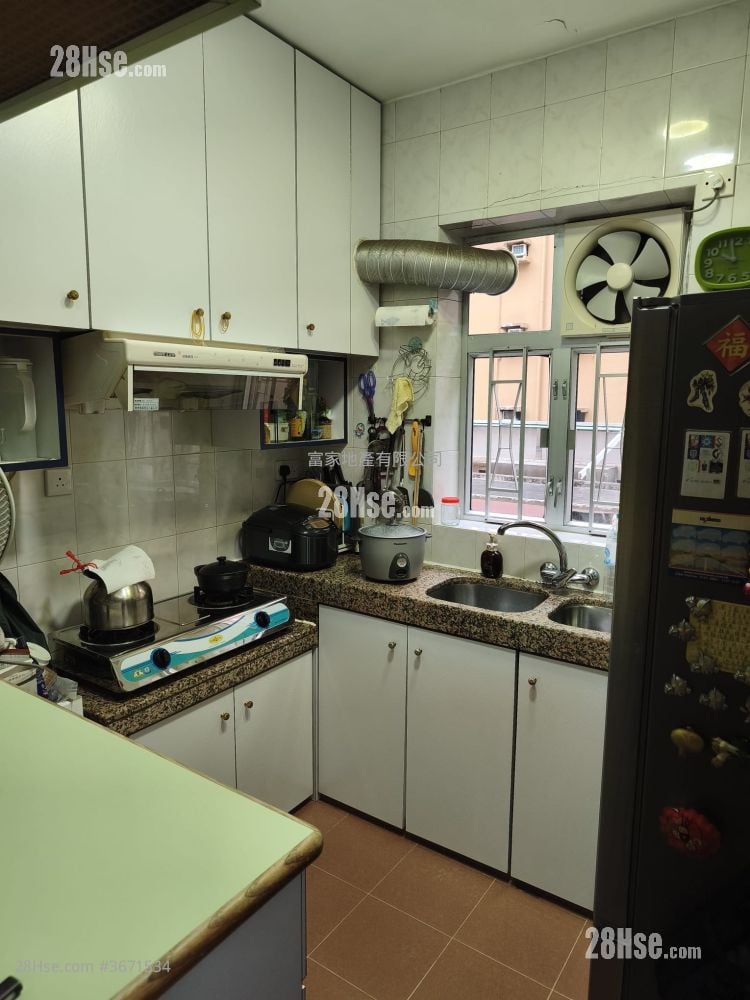 Tung Fat Building Sell 2 Bedrooms , 1 Bathroom 606 ft²