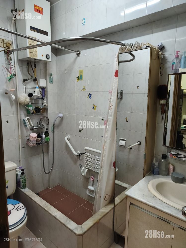 Tung Fat Building Sell 2 Bedrooms , 1 Bathroom 606 ft²