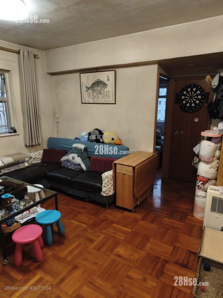 Tung Fat Building Sell 2 Bedrooms , 1 Bathroom 606 ft²