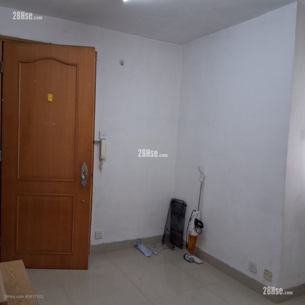 Manor Centre Rental 2 Bedrooms , 1 Bathroom 310 ft²