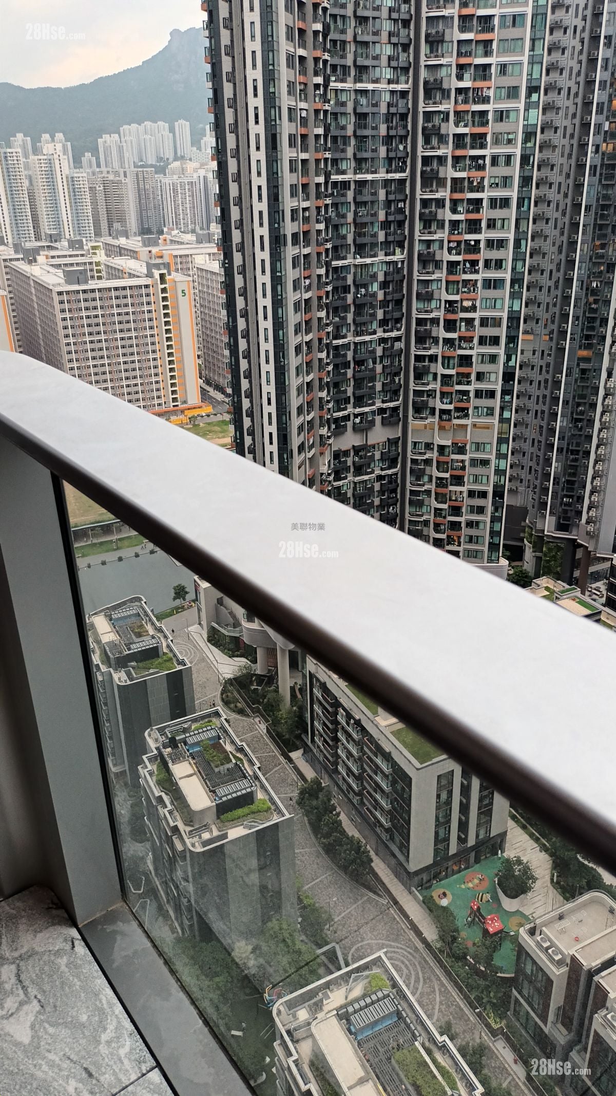 The Henley 租盤 1 房 , 1 浴室 381 平方呎