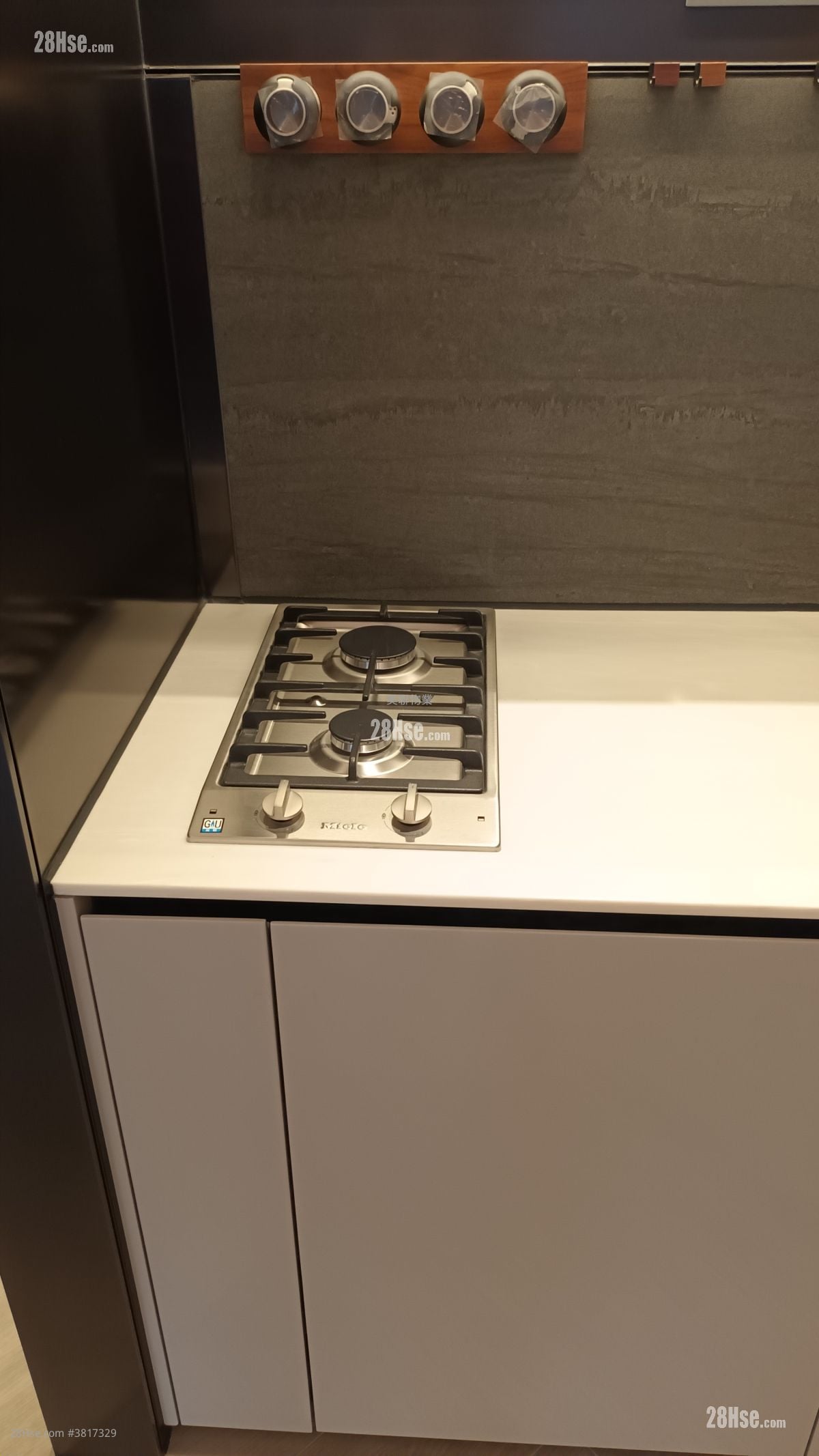 The Henley 租盤 1 房 , 1 浴室 381 平方呎