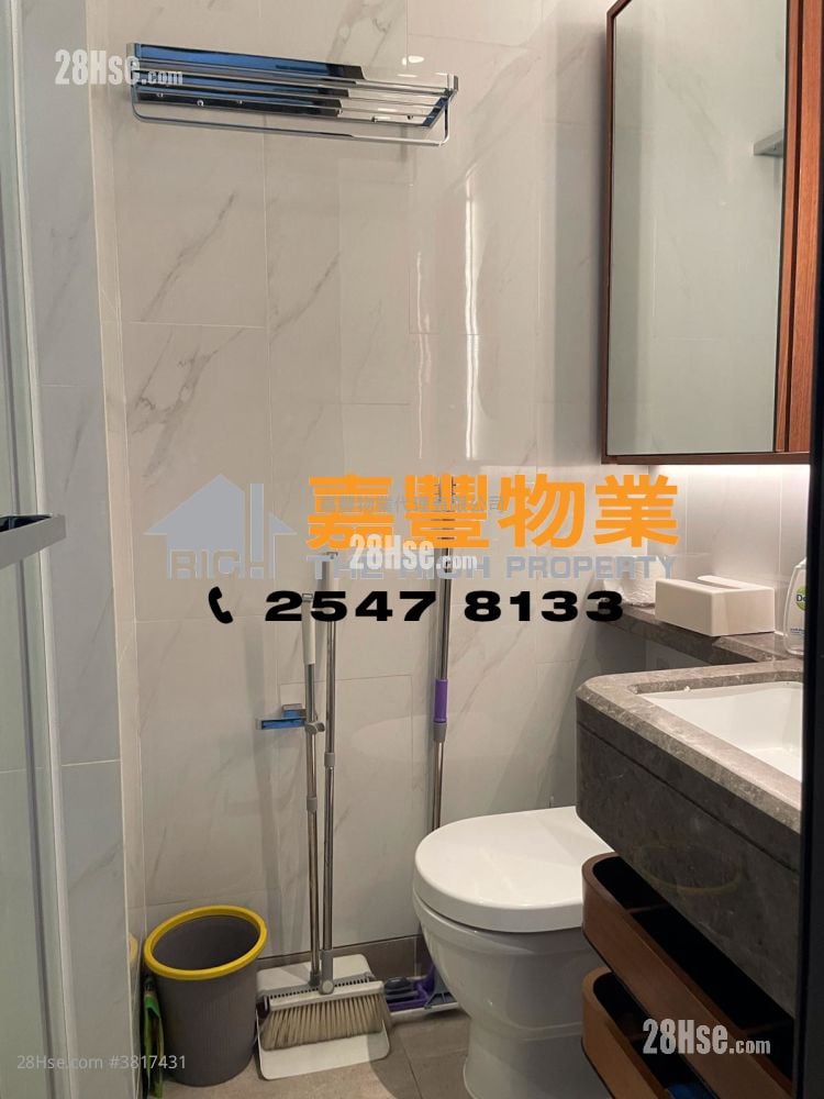 Novum West Sell Studio , 1 Bathroom 195 ft²