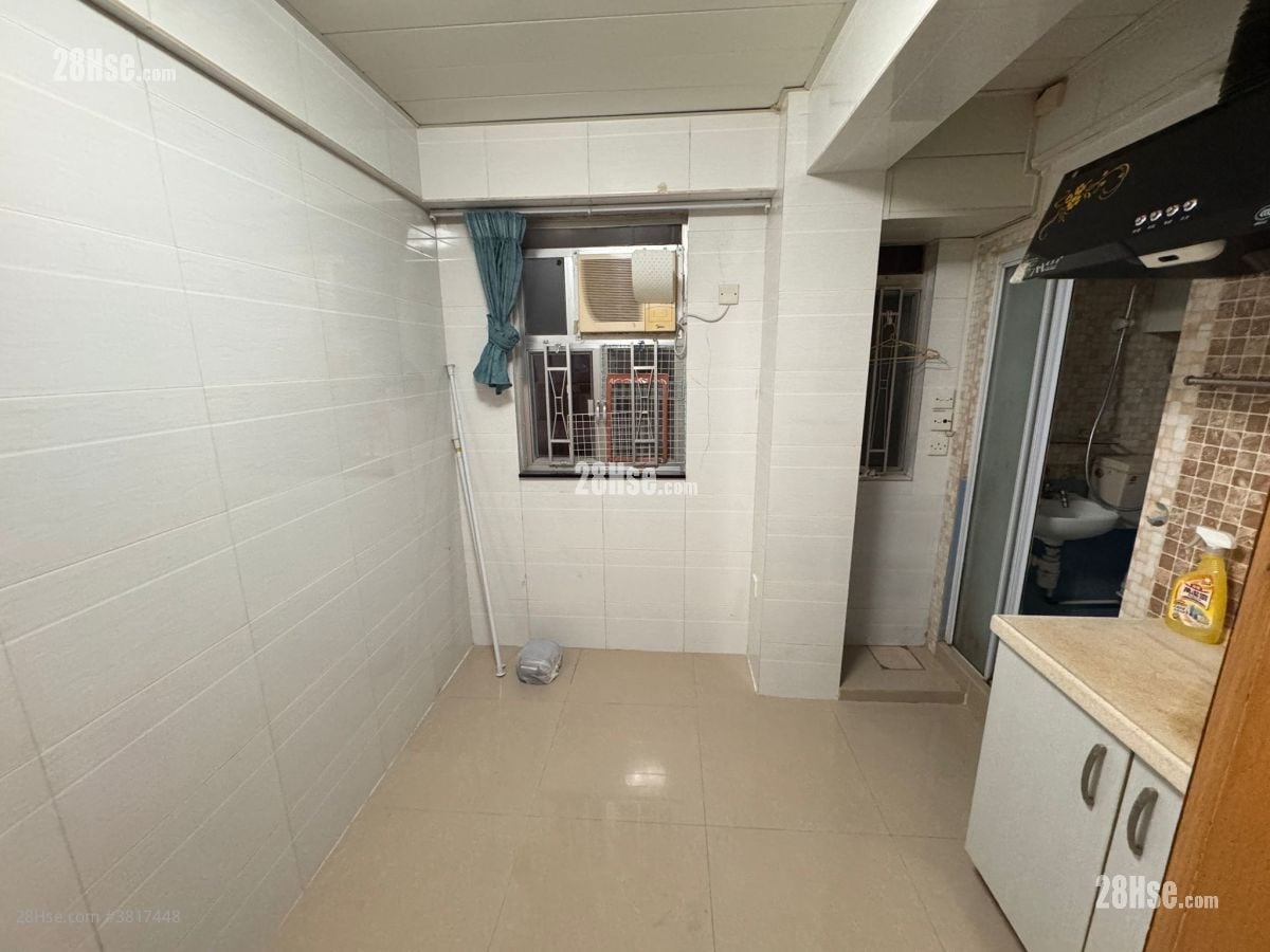 Kam Pao House Rental 1 Bedroom 150 ft²