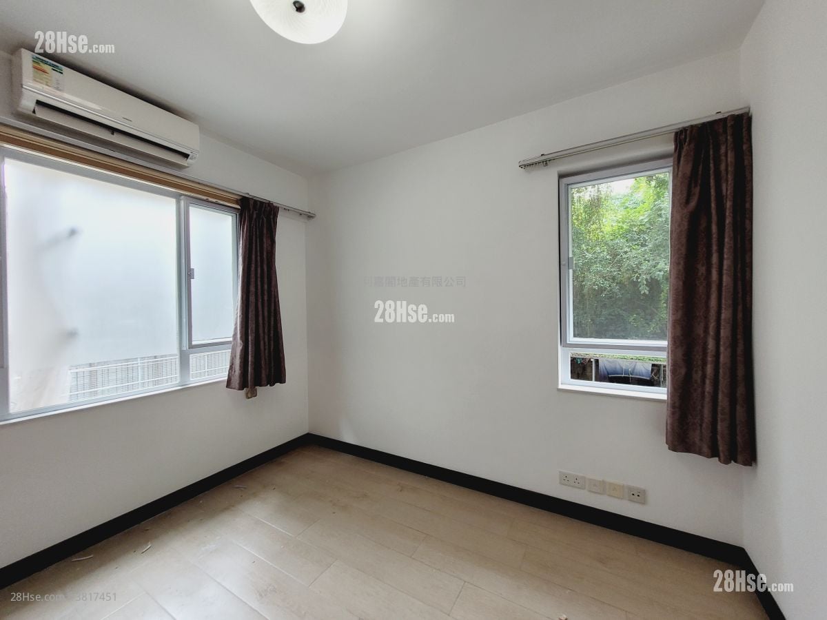 Latin Court Rental 3 Bedrooms , 2 Bathrooms 954 ft²