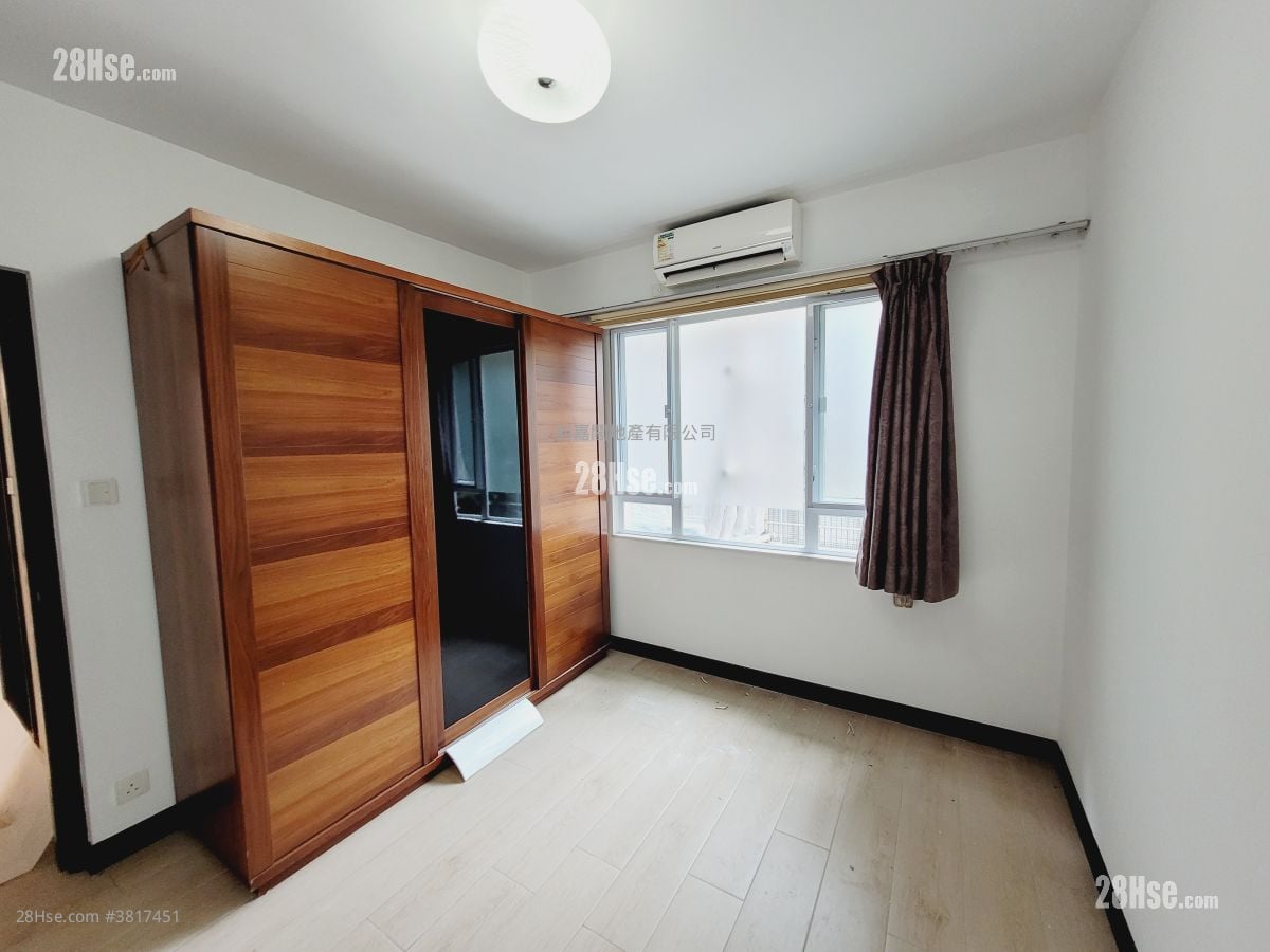 Latin Court Rental 3 Bedrooms , 2 Bathrooms 954 ft²