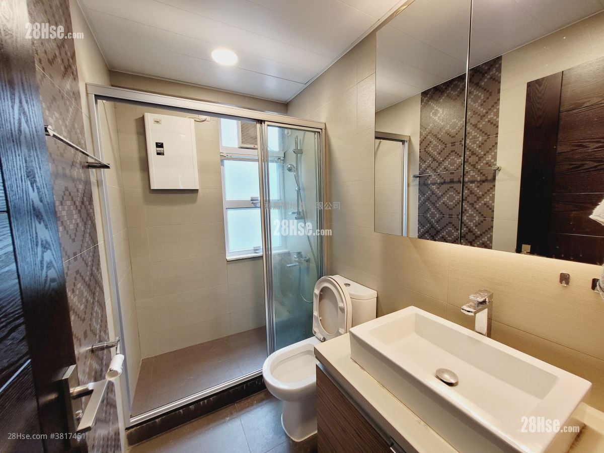 Latin Court Rental 3 Bedrooms , 2 Bathrooms 954 ft²