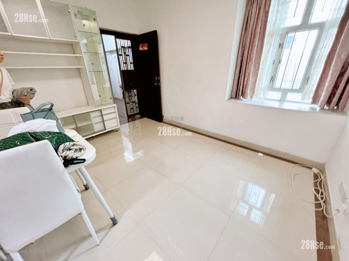 Tony Court Rental 374 ft²