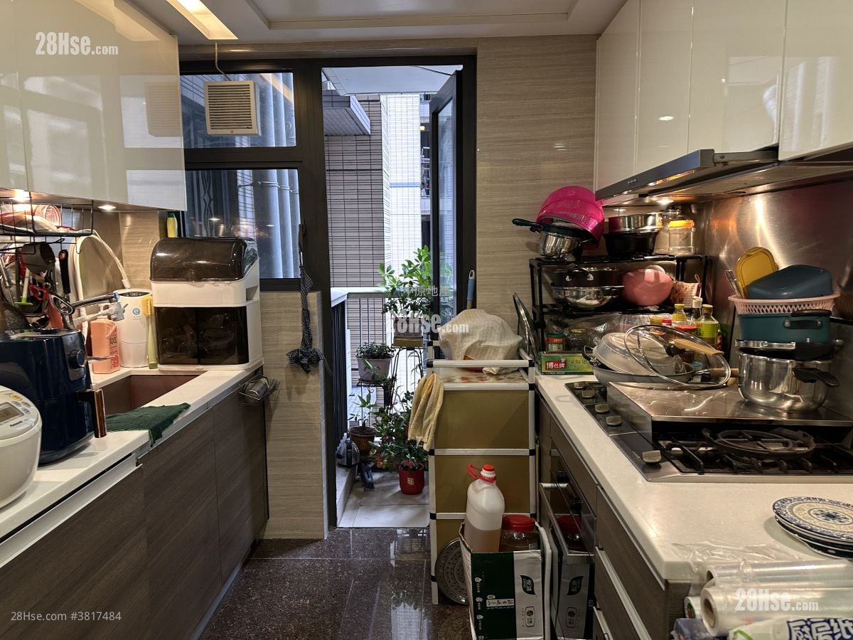 溱柏 售盤 3 房 , 2 浴室 951 平方呎