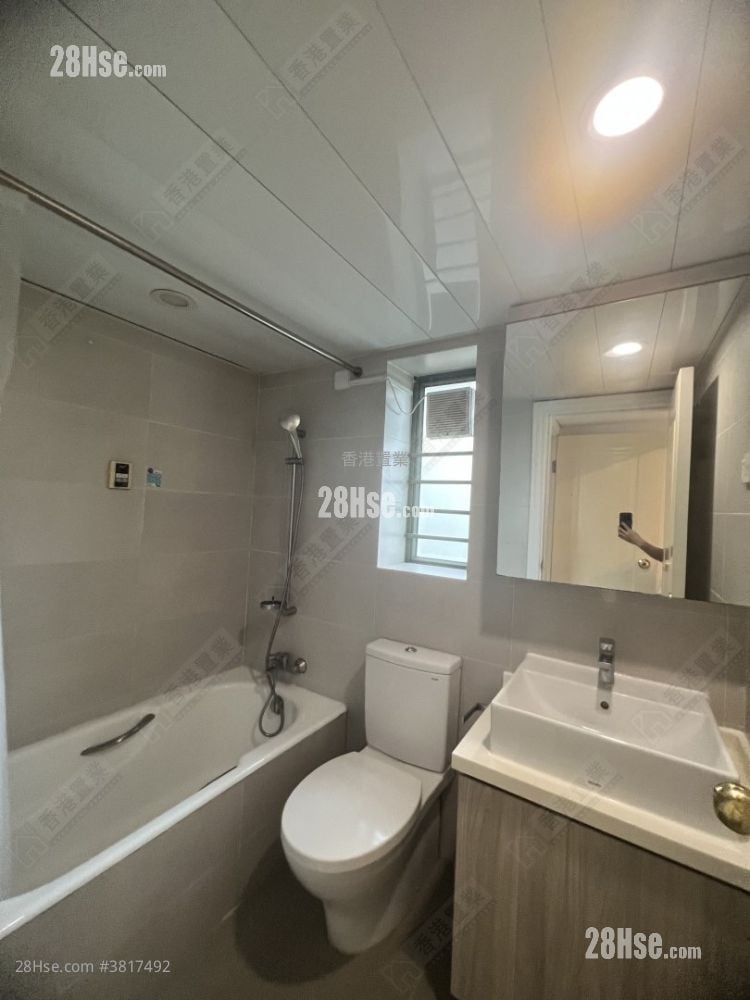 Island Harbourview Sell 3 Bedrooms 647 ft²