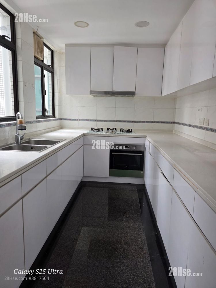 Royal Ascot Rental 3 Bathrooms 2,478 ft²