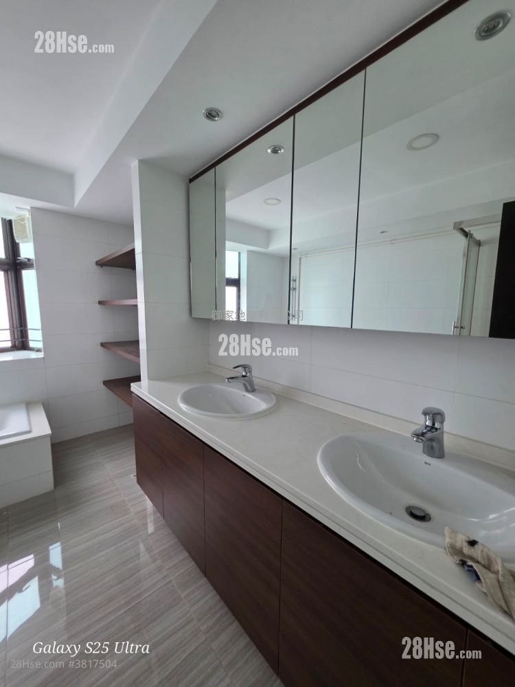 Royal Ascot Rental 3 Bathrooms 2,478 ft²