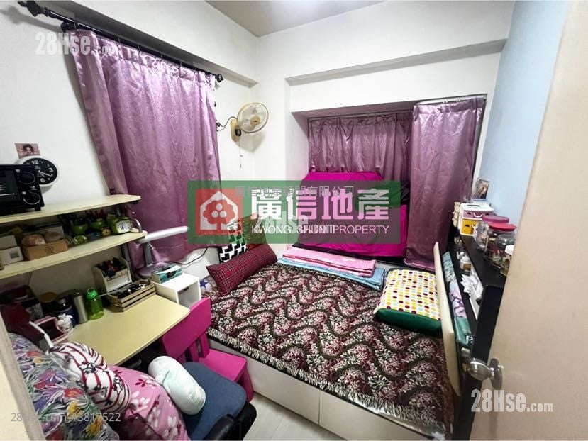 Hung Hay Building Sell 2 Bedrooms , 1 Bathroom 301 ft²