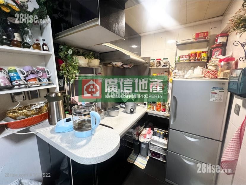 Hung Hay Building Sell 2 Bedrooms , 1 Bathroom 301 ft²