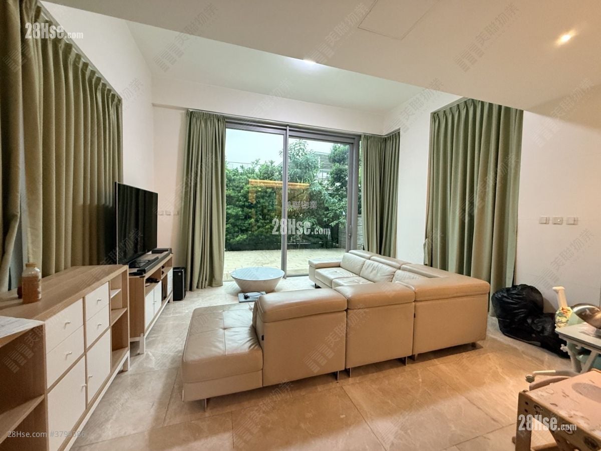 living room: The Vineyard Rental 3 Bedrooms , 4 Bathrooms 1,569 ft²