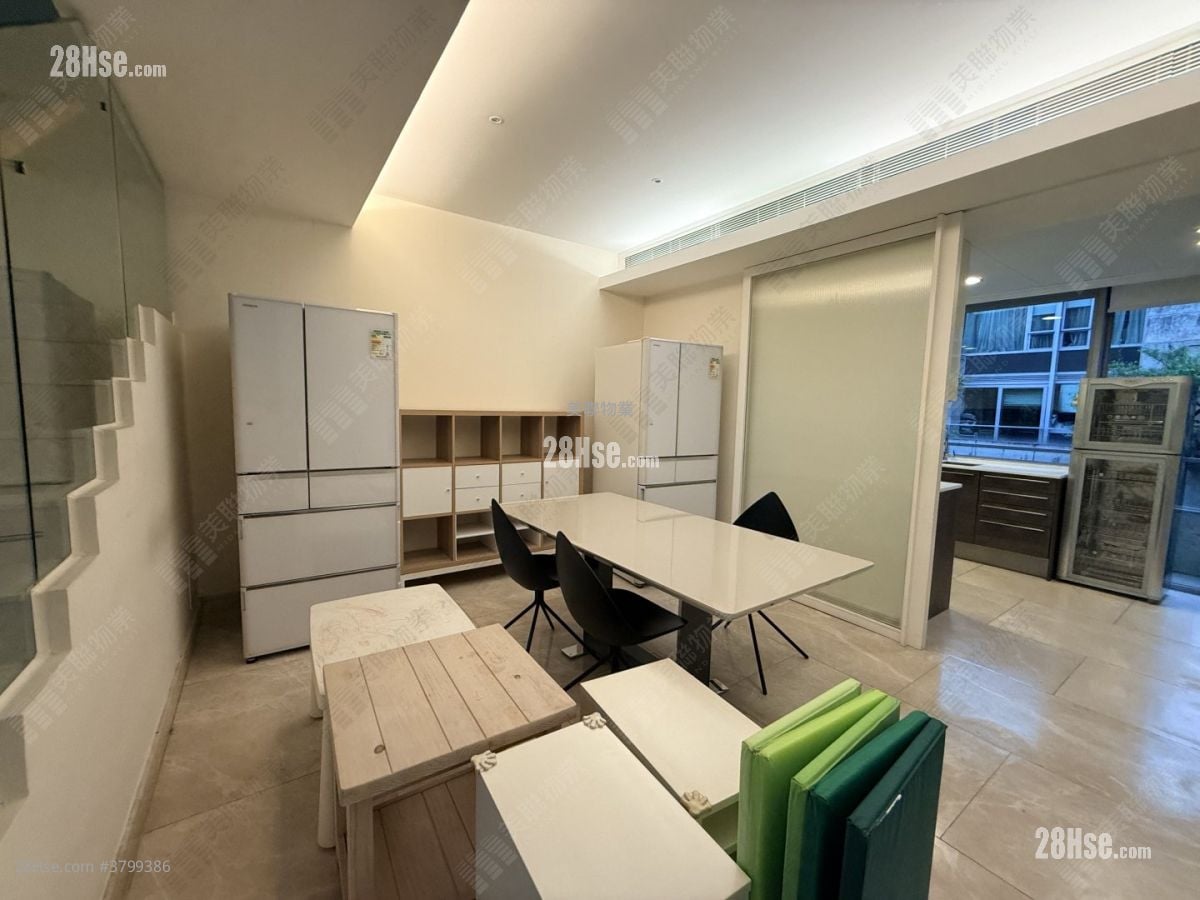 living room: The Vineyard Rental 3 Bedrooms , 4 Bathrooms 1,569 ft²