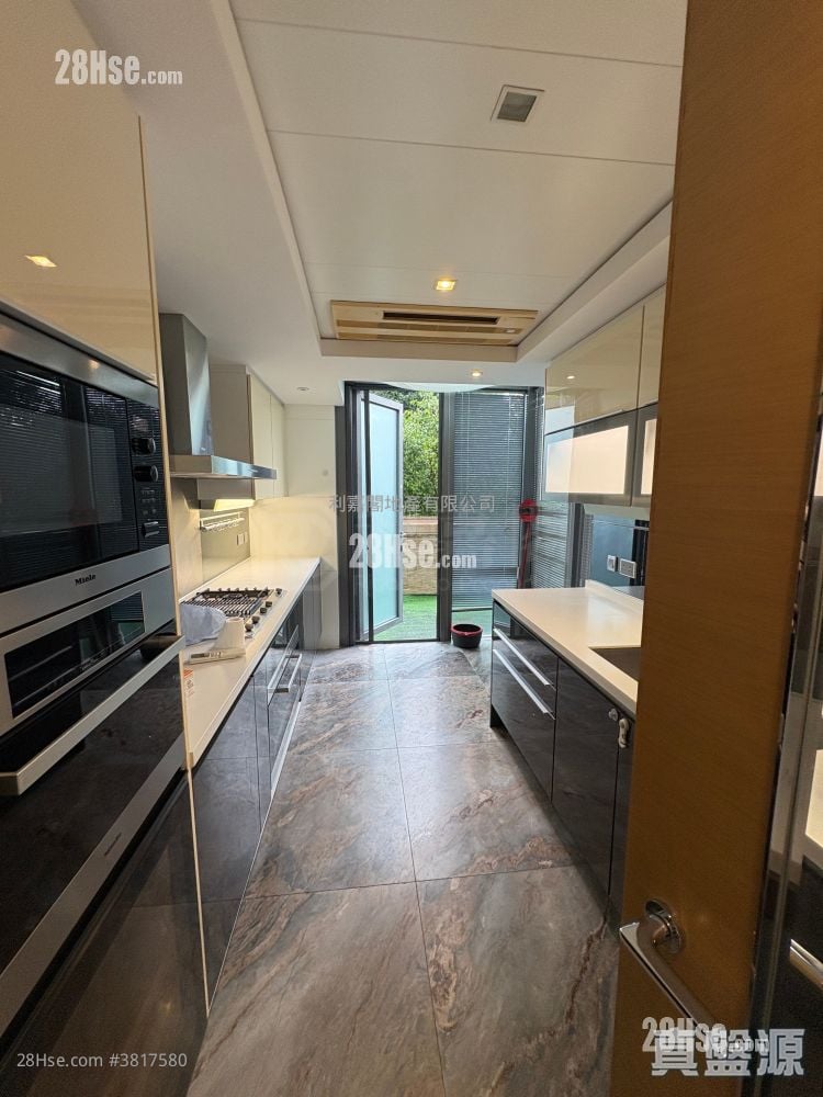 Riva Sell 4 Bedrooms 1,223 ft²