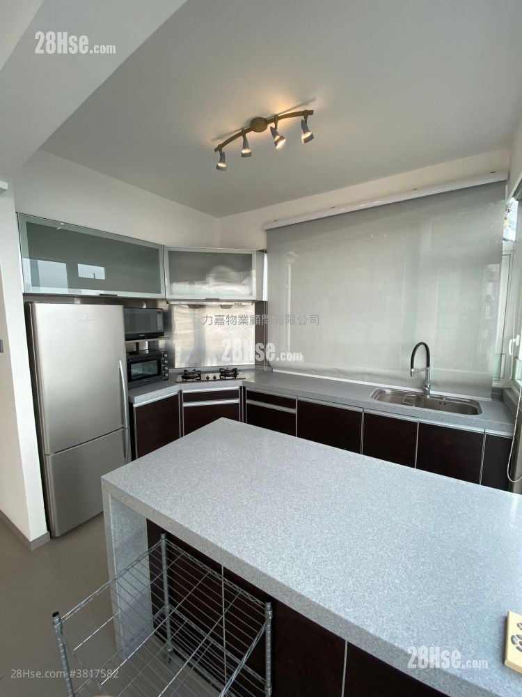 Hoi Deen Court Rental 2 Bedrooms , 2 Bathrooms 791 ft²