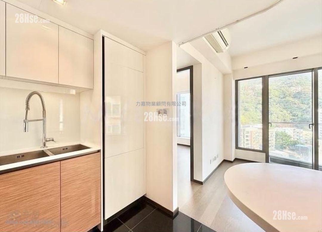Regent Hill Rental 3 Bedrooms , 2 Bathrooms 877 ft²