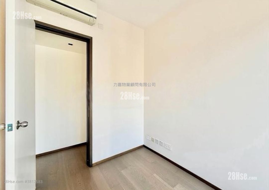 Regent Hill Rental 3 Bedrooms , 2 Bathrooms 877 ft²