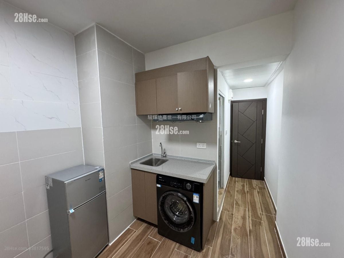 Pak Fuk Building Rental Studio , 1 Bathroom 220 ft²