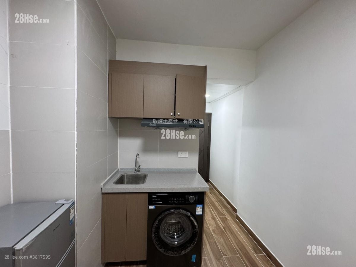 Pak Fuk Building Rental Studio , 1 Bathroom 220 ft²