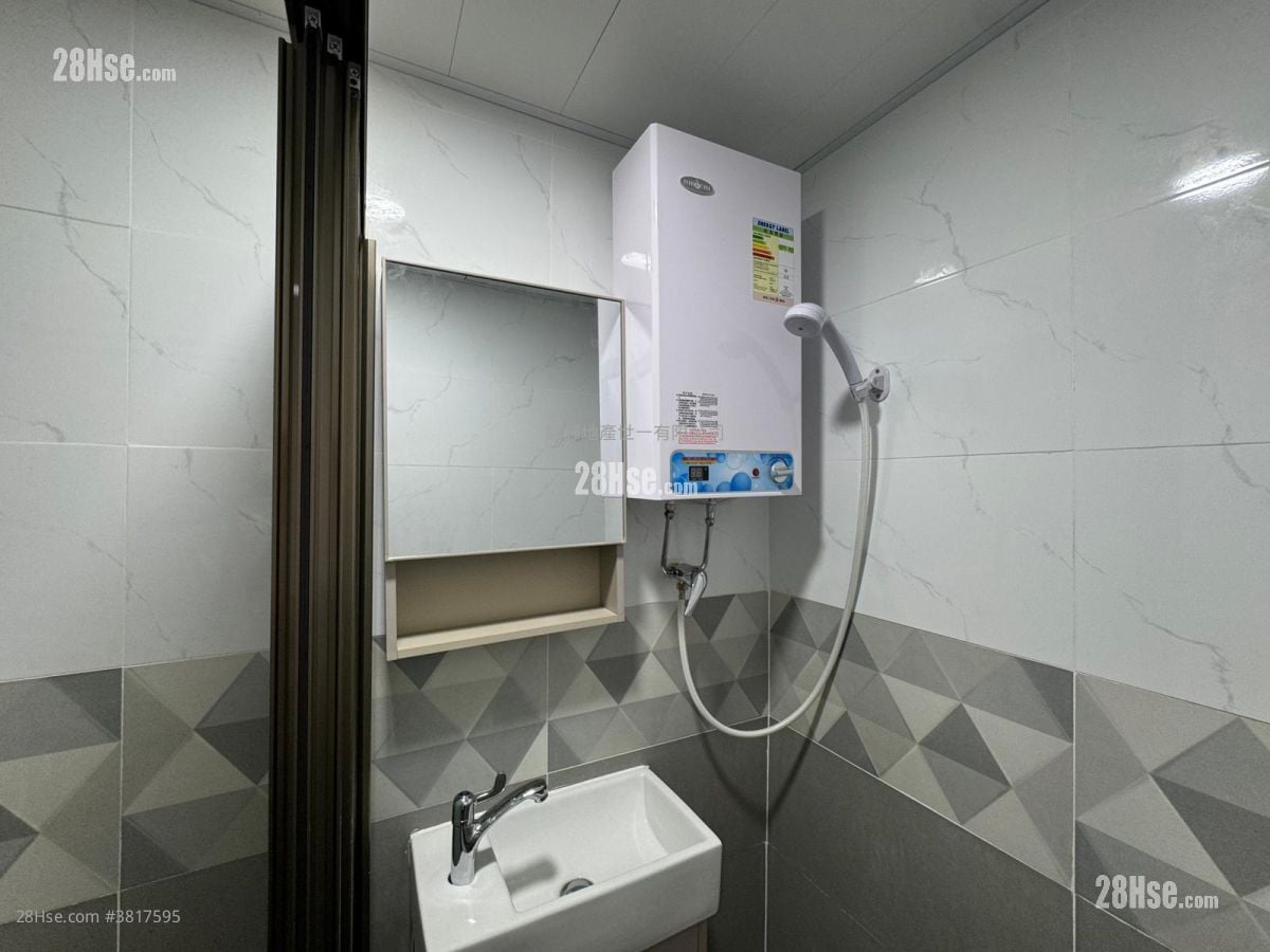 Pak Fuk Building Rental Studio , 1 Bathroom 220 ft²