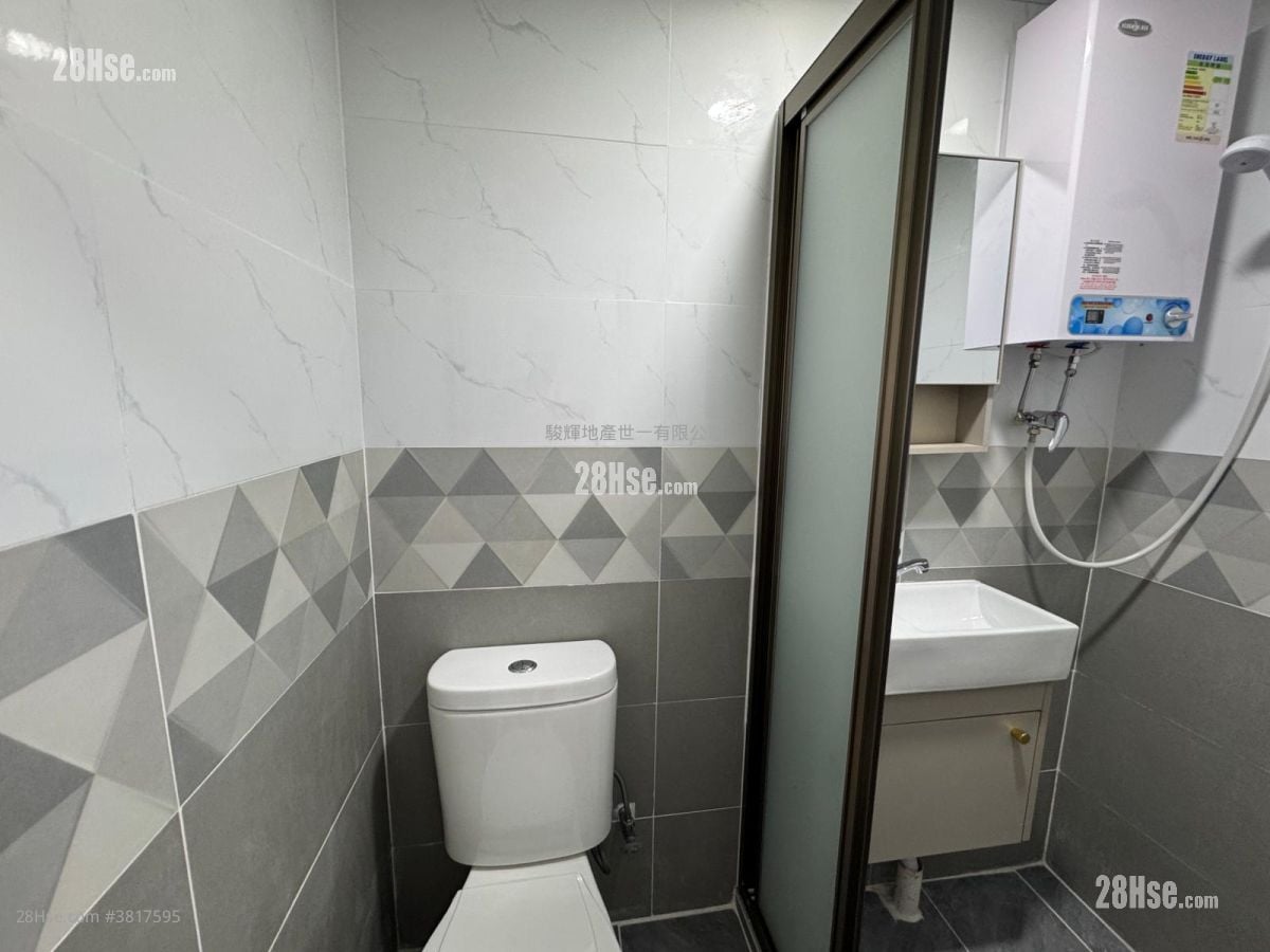 Pak Fuk Building Rental Studio , 1 Bathroom 220 ft²