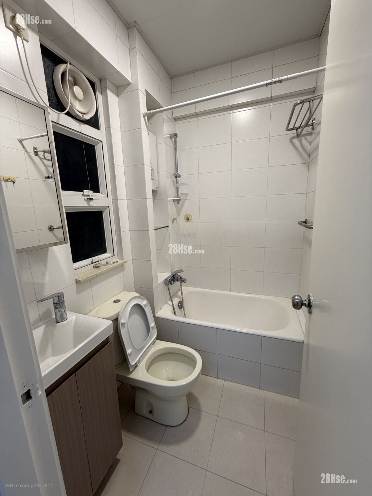 Hay Wah Building Rental 2 Bedrooms , 1 Bathroom 336 ft²