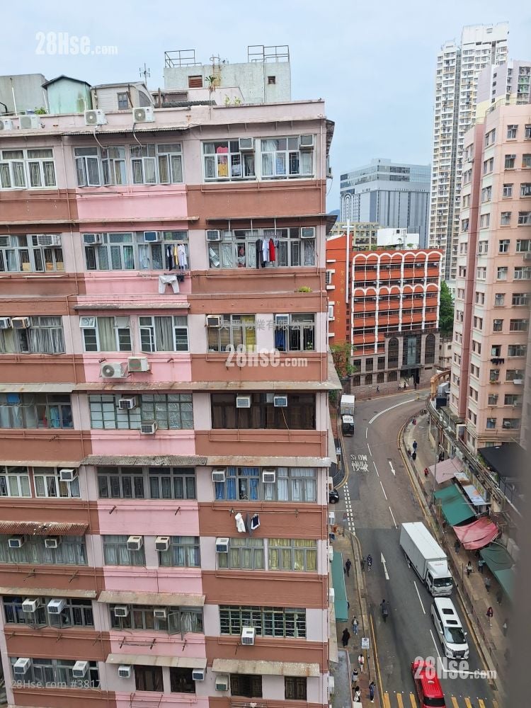 Coral Terrace Sell 4 Bedrooms , 1 Bathroom 647 ft²