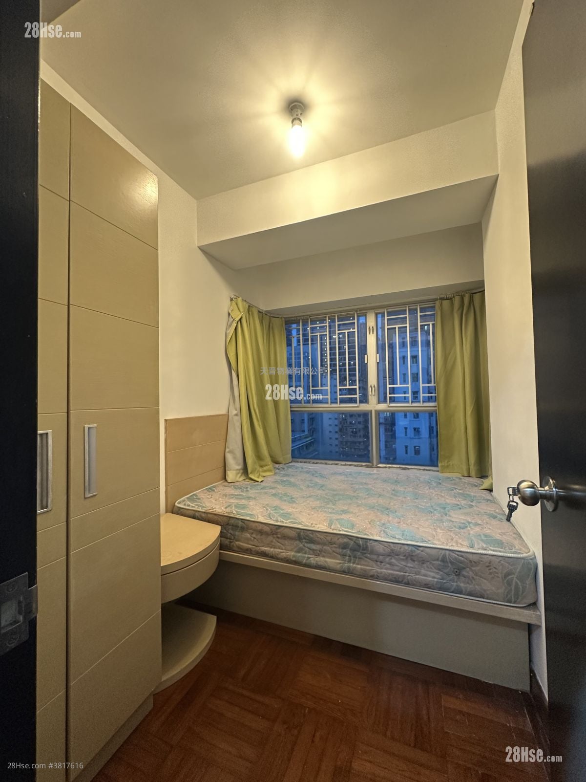 Kellet Court Sell 2 Bedrooms , 1 Bathroom 296 ft²