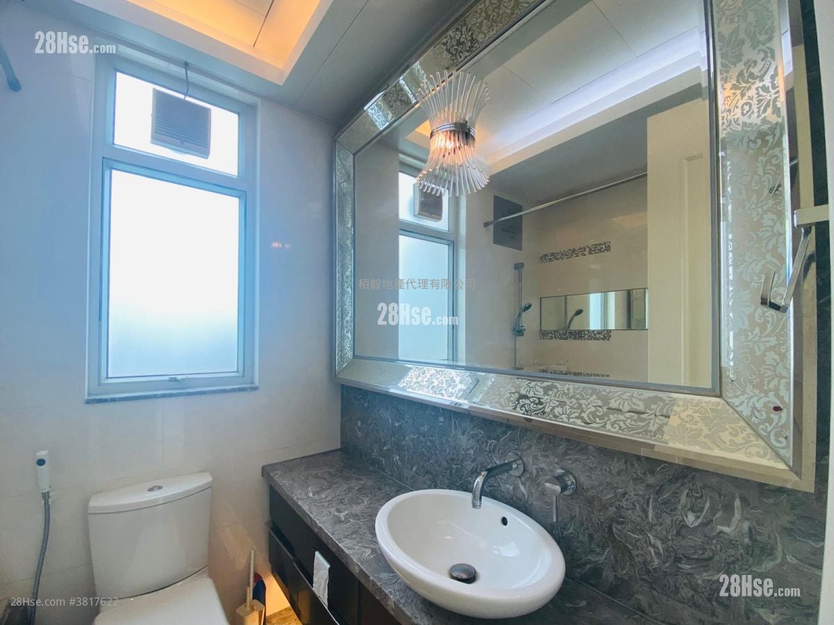 Casa 880 售盘 4 房 , 2 浴室 1,008 平方尺