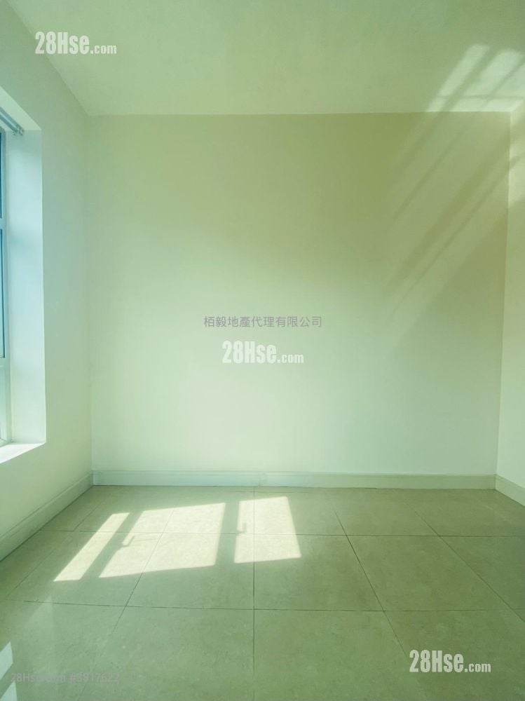 Casa 880 售盘 4 房 , 2 浴室 1,008 平方尺