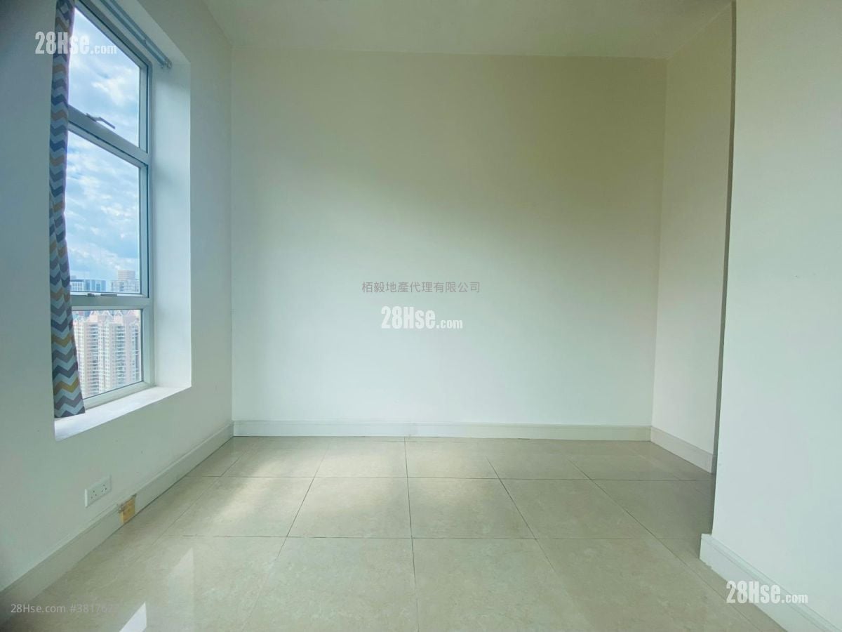 Casa 880 售盘 4 房 , 2 浴室 1,008 平方尺