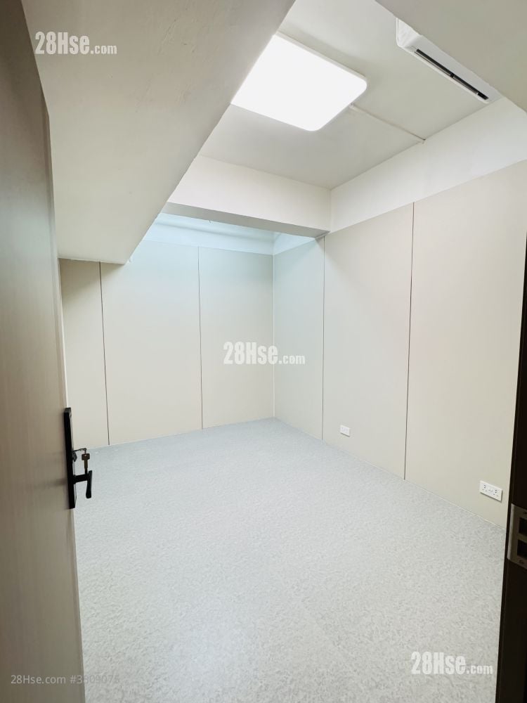 Ka Wing Factory Building Rental 4 Toilets 150 ft²